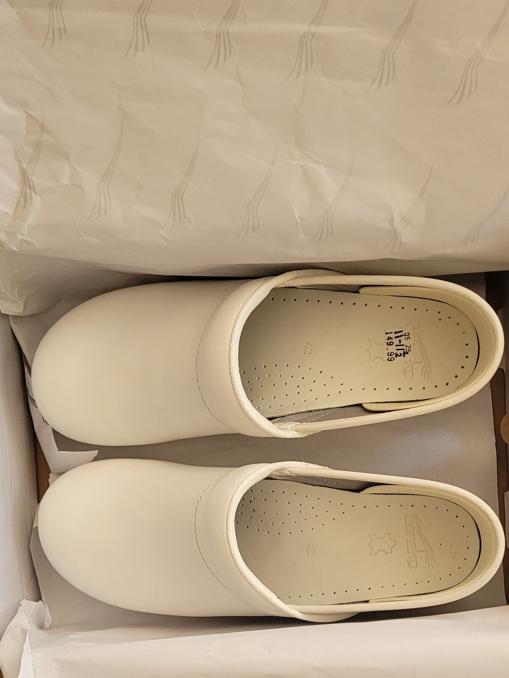 42 Narrow Danskos